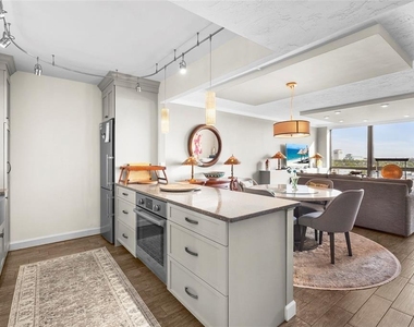 707 S Gulfstream Avenue - Photo Thumbnail 5