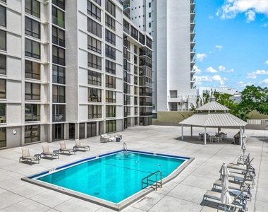707 S Gulfstream Avenue - Photo Thumbnail 11