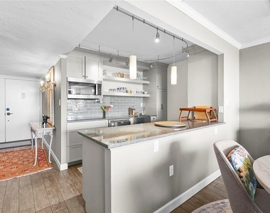 707 S Gulfstream Avenue - Photo Thumbnail 4