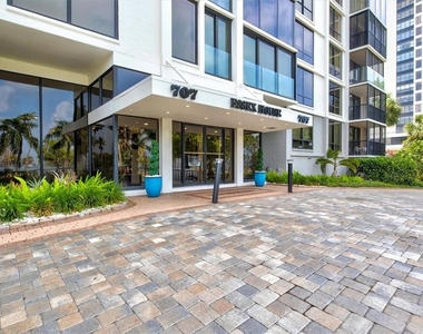 707 S Gulfstream Avenue - Photo Thumbnail 1