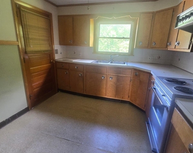 970 Wood Street - Photo Thumbnail 3