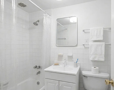 40 East 12th Street - Photo Thumbnail 5