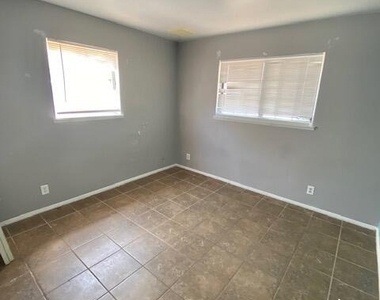9406 Montgomery Drive - Photo Thumbnail 21