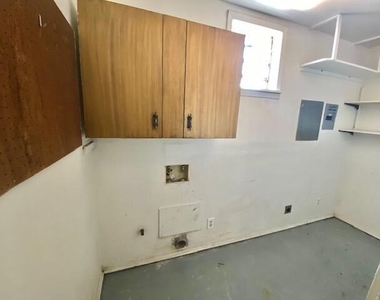 9406 Montgomery Drive - Photo Thumbnail 20