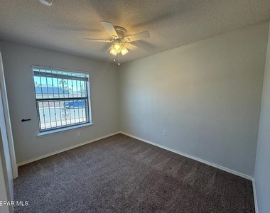 10041 Paloma Drive - Photo Thumbnail 14