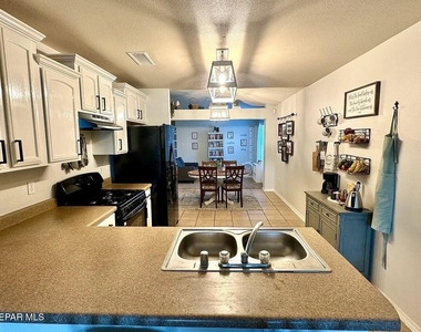 10041 Paloma Drive - Photo Thumbnail 22