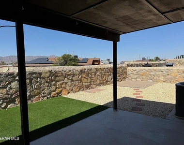 10041 Paloma Drive - Photo Thumbnail 3
