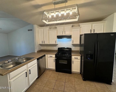 10041 Paloma Drive - Photo Thumbnail 19