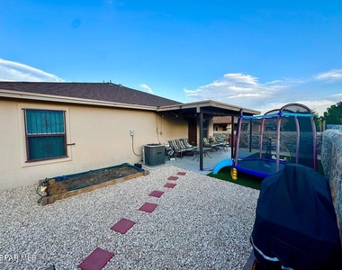 10041 Paloma Drive - Photo Thumbnail 8