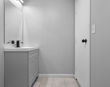 140 Grand Street - Photo Thumbnail 5