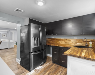 111 Judd Street - Photo Thumbnail 9