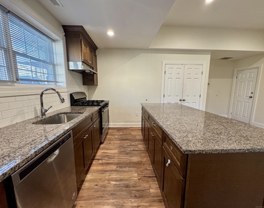 950 Lindley Street - Photo Thumbnail 3