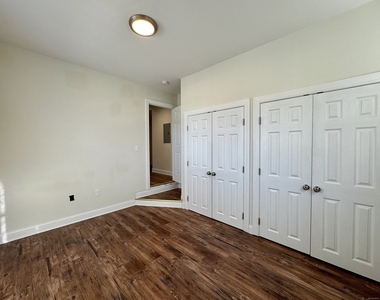 950 Lindley Street - Photo Thumbnail 13