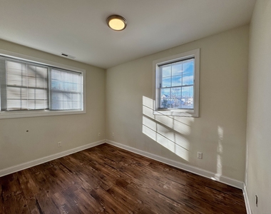 950 Lindley Street - Photo Thumbnail 9