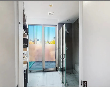 285 Driggs Avenue - Photo Thumbnail 8