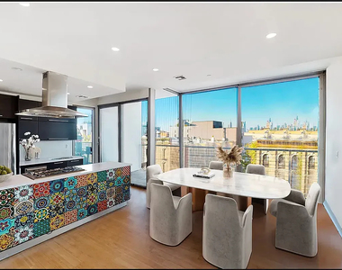 285 Driggs Avenue - Photo Thumbnail 2