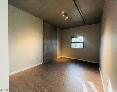 353 E Bonneville Avenue - Photo Thumbnail 16