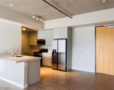 353 E Bonneville Avenue - Photo Thumbnail 4