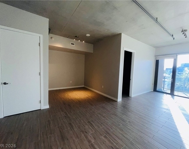 353 E Bonneville Avenue - Photo Thumbnail 1