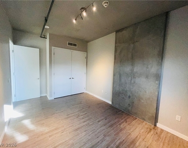 353 E Bonneville Avenue - Photo Thumbnail 14