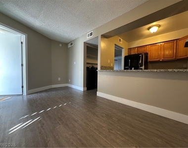 1467 Hialeah Drive - Photo Thumbnail 5