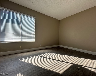 1467 Hialeah Drive - Photo Thumbnail 10