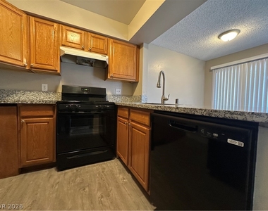 1467 Hialeah Drive - Photo Thumbnail 8