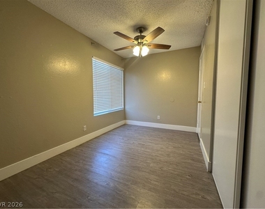 1467 Hialeah Drive - Photo Thumbnail 18