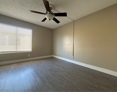 1467 Hialeah Drive - Photo Thumbnail 13