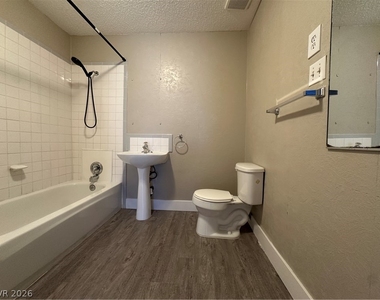 1467 Hialeah Drive - Photo Thumbnail 15