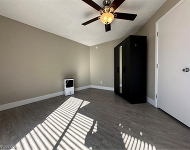 1467 Hialeah Drive - Photo Thumbnail 11