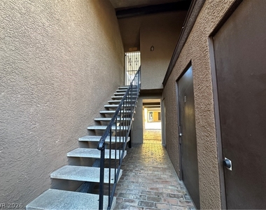 1467 Hialeah Drive - Photo Thumbnail 3