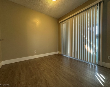 1467 Hialeah Drive - Photo Thumbnail 6
