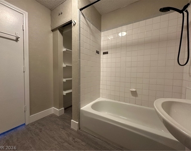 1467 Hialeah Drive - Photo Thumbnail 16