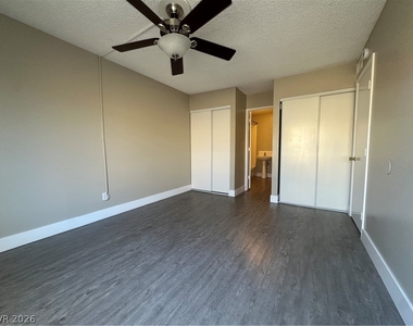 1467 Hialeah Drive - Photo Thumbnail 14