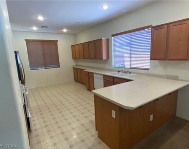 5406 Carrara Pointe Street - Photo Thumbnail 4
