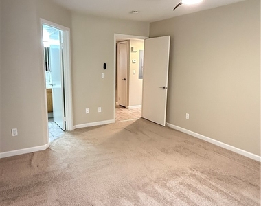 8410 Eldora Avenue - Photo Thumbnail 14