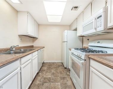 457 N Lamb Boulevard - Photo Thumbnail 8
