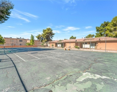 457 N Lamb Boulevard - Photo Thumbnail 16