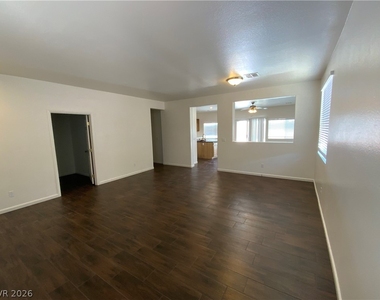 5819 E Badlands Lane - Photo Thumbnail 4