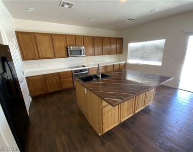 5819 E Badlands Lane - Photo Thumbnail 9
