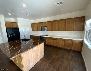 5819 E Badlands Lane - Photo Thumbnail 8