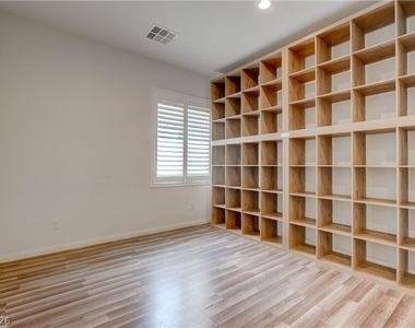 985 Noah Valley Street - Photo Thumbnail 6