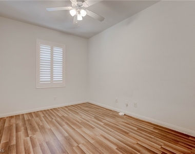 985 Noah Valley Street - Photo Thumbnail 1
