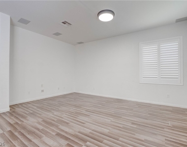 985 Noah Valley Street - Photo Thumbnail 15