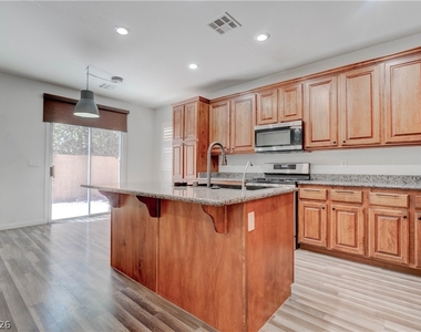 985 Noah Valley Street - Photo Thumbnail 9