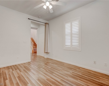 985 Noah Valley Street - Photo Thumbnail 2