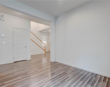 985 Noah Valley Street - Photo Thumbnail 8