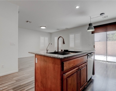 985 Noah Valley Street - Photo Thumbnail 13