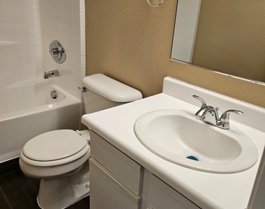 6164 Daisy Lee Avenue - Photo Thumbnail 9